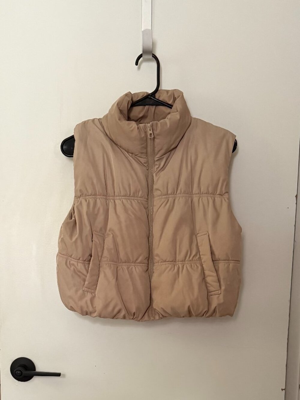 H&M Beige Cropped Puffer Vest Size M